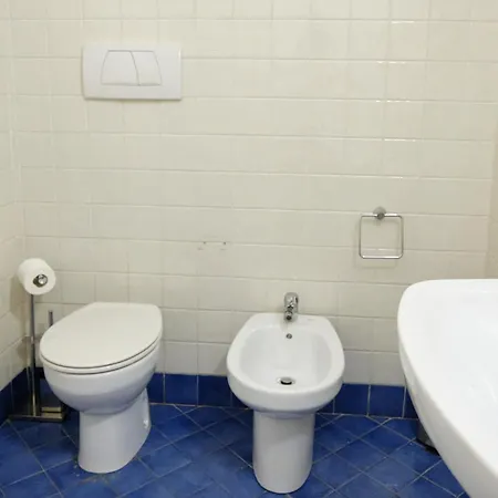 Cavour La Citta Vecchia * Генуя