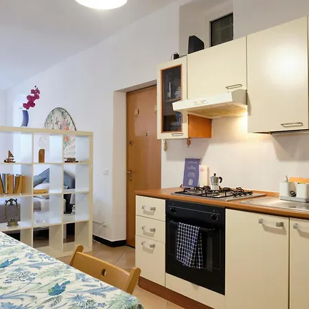 Cavour La Citta Vecchia * Генуя